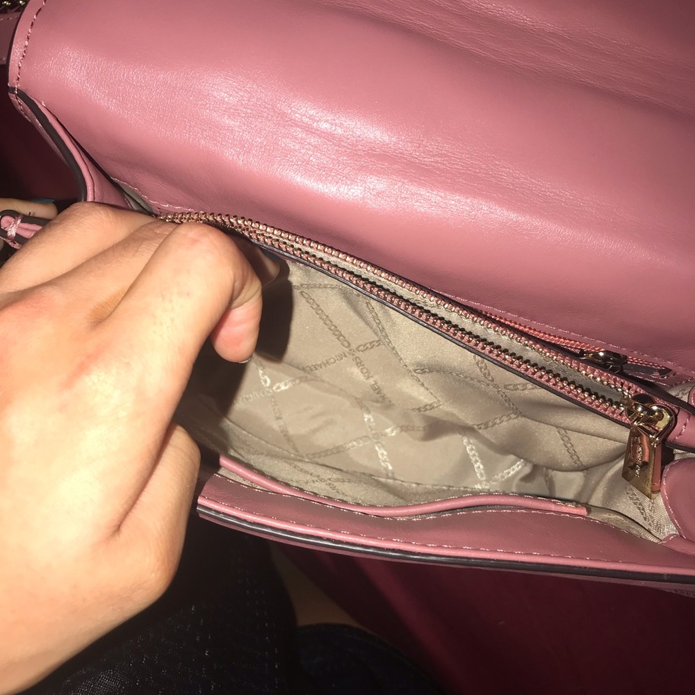 BRAND NWOT- Michael Kors Purse - Picture 4 of 5